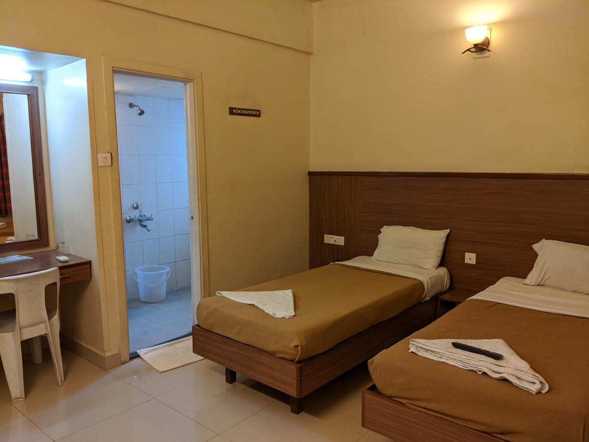 Suryavilla Hotel Pune Exterior foto