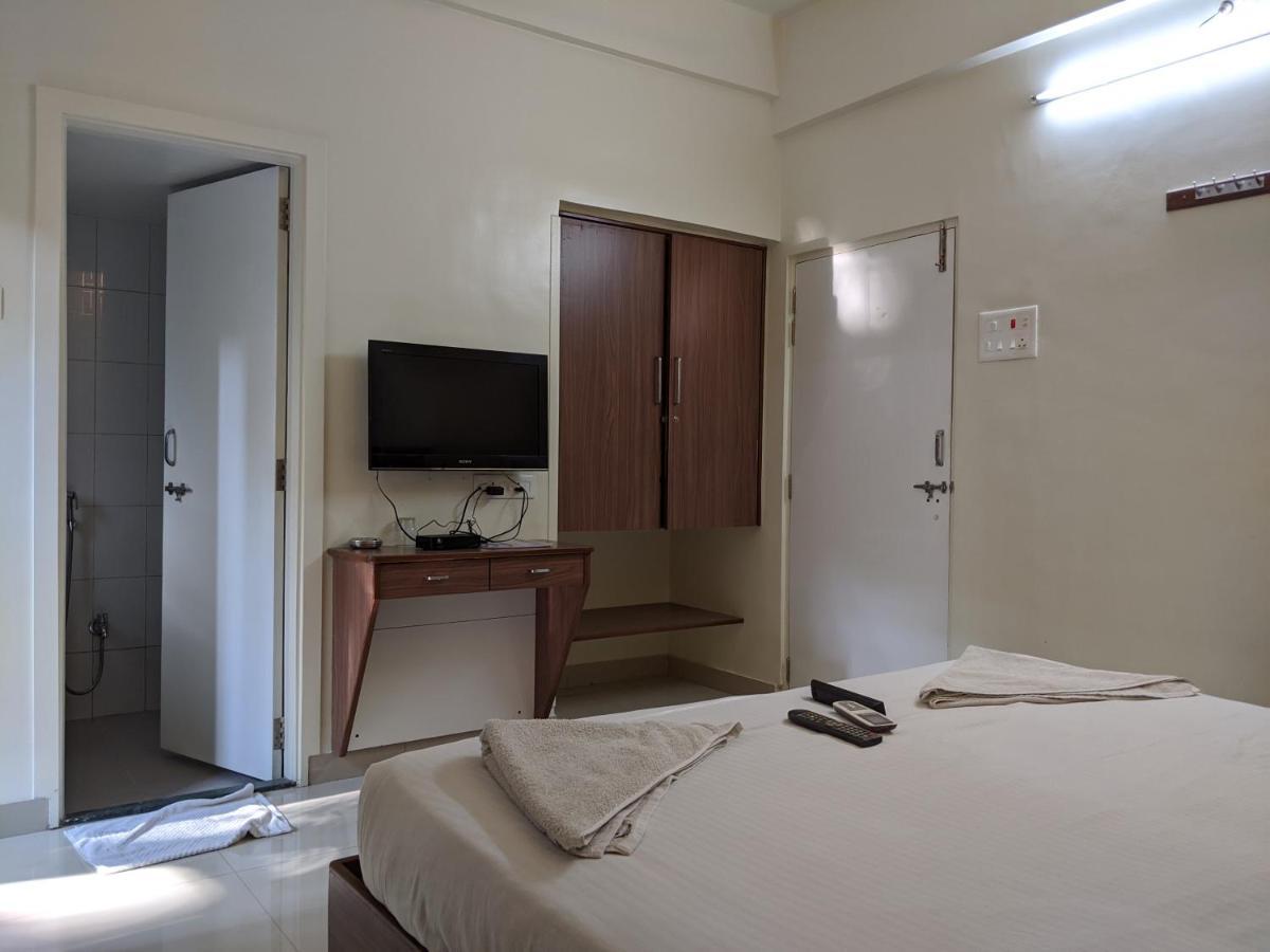 Suryavilla Hotel Pune Exterior foto